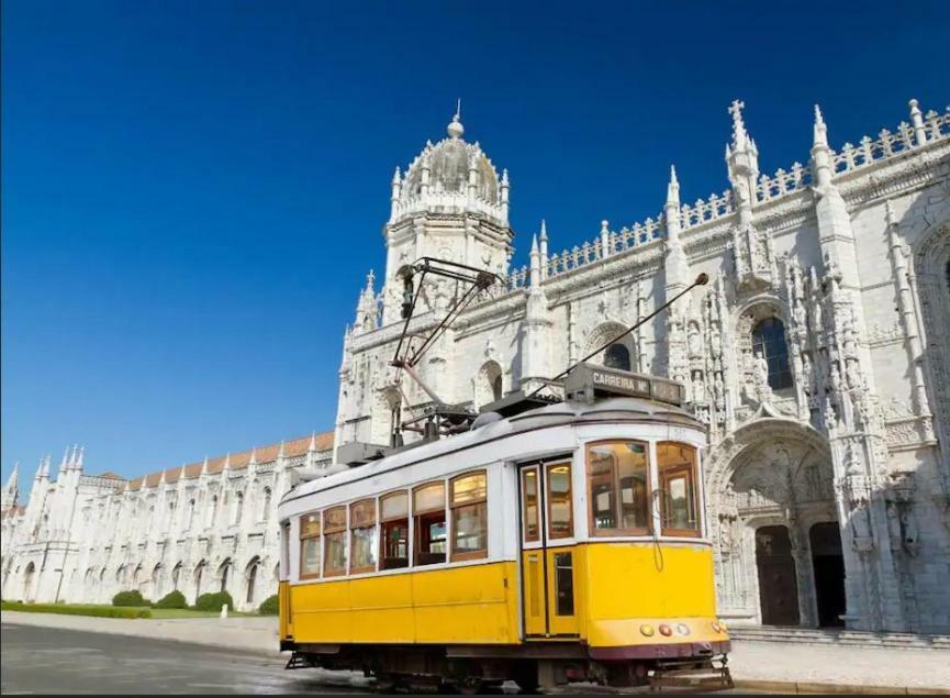 Belem! Charming 2 Bedroom W Terrace, Wifi & Free Street Parking Appartement Lisboa
