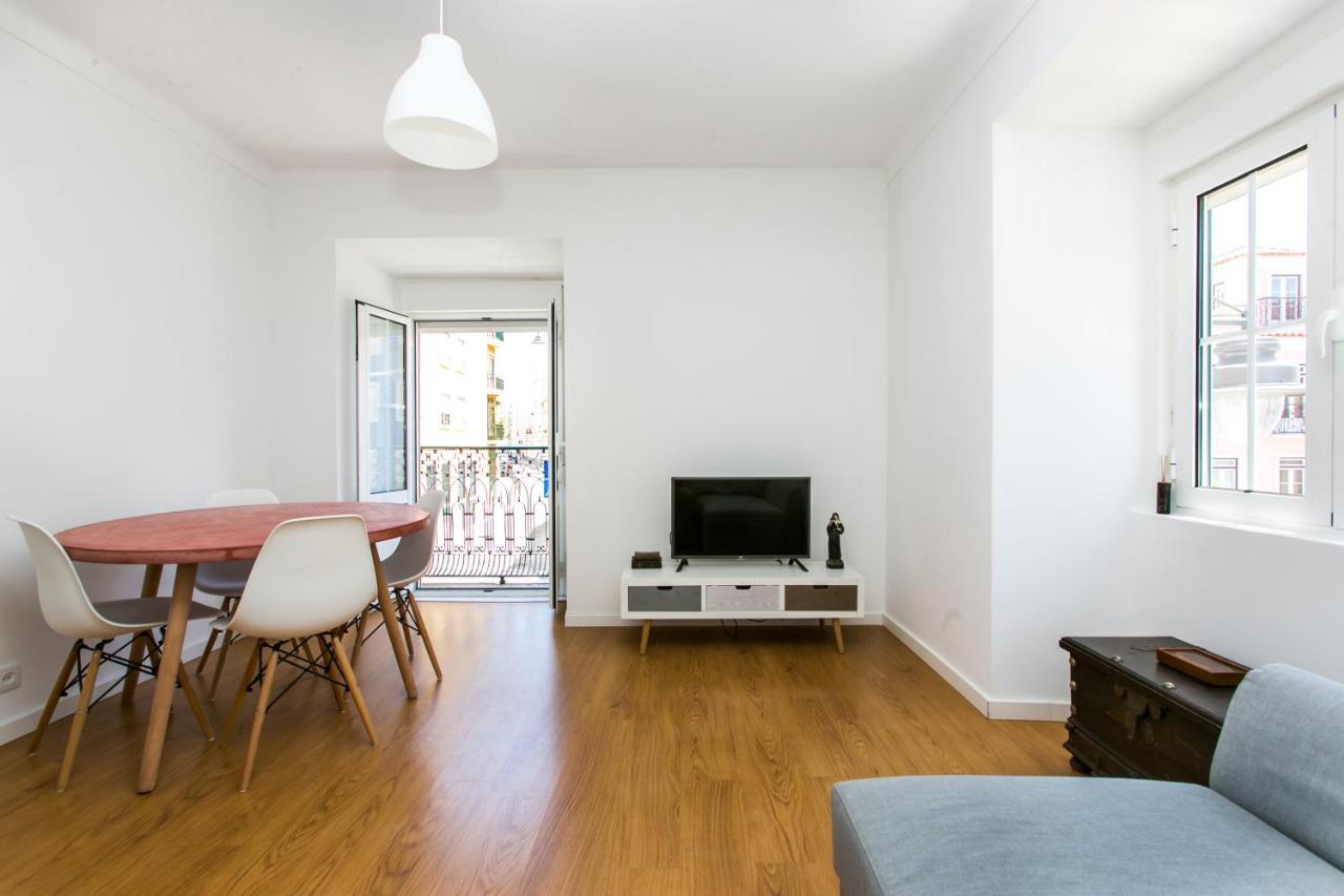 Lejlighed Belem! Charming 2 Bedroom W Terrace, Wifi & Free Street Parking Lisboa